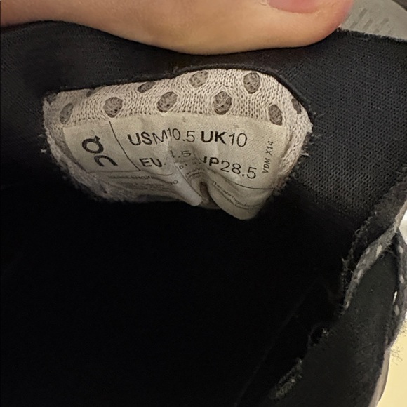 On Cloudmonster Size 10.5 - Picture 4 of 9